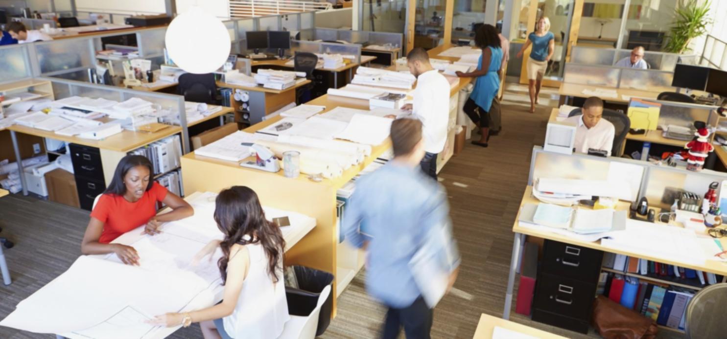 Gruppendiskussion bei Entscheidungsfindungs-Seminar